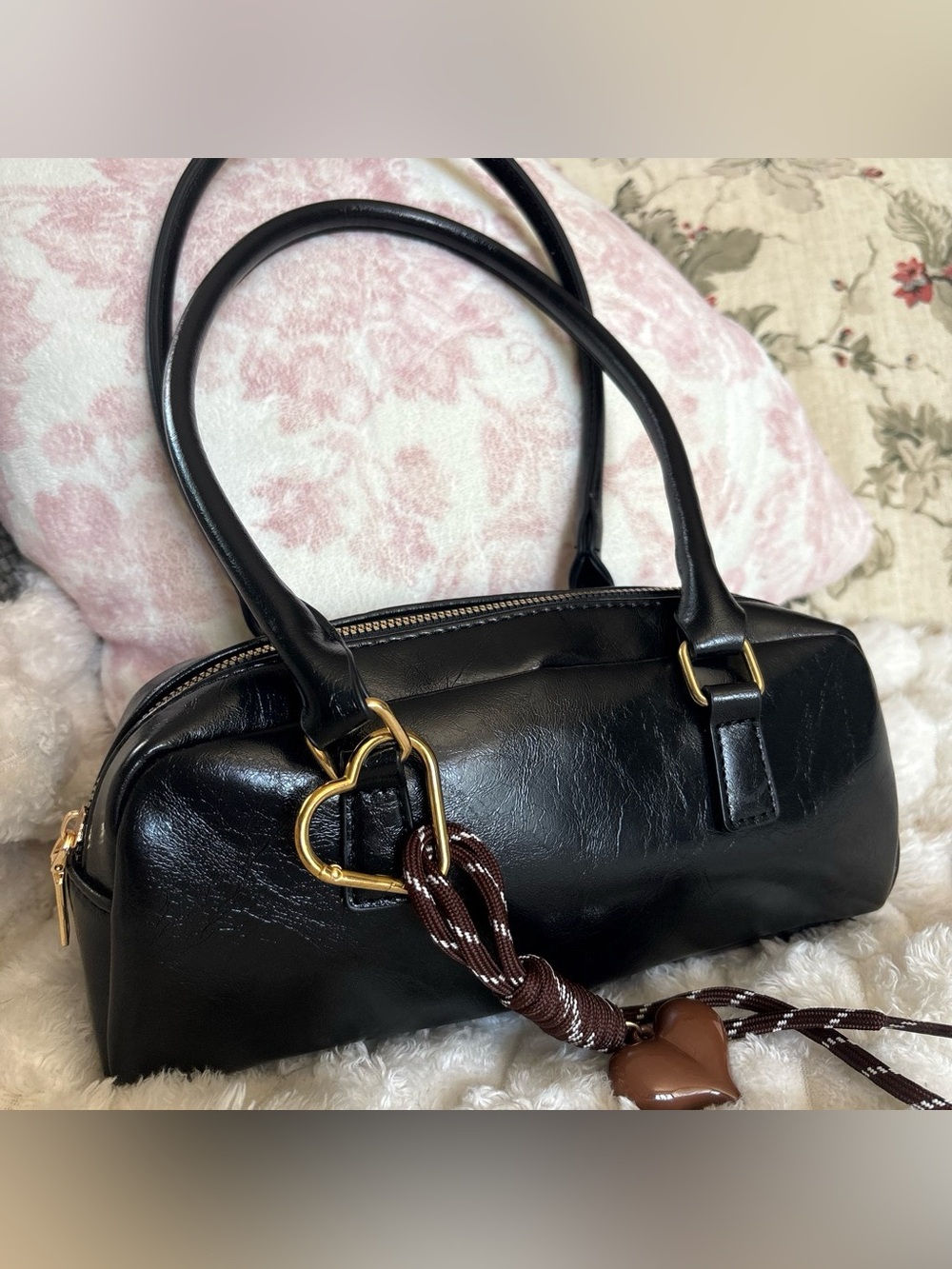 🤎Women's Black Small Shoulder Bag Zip Closure Gold Hardware Bag Charm